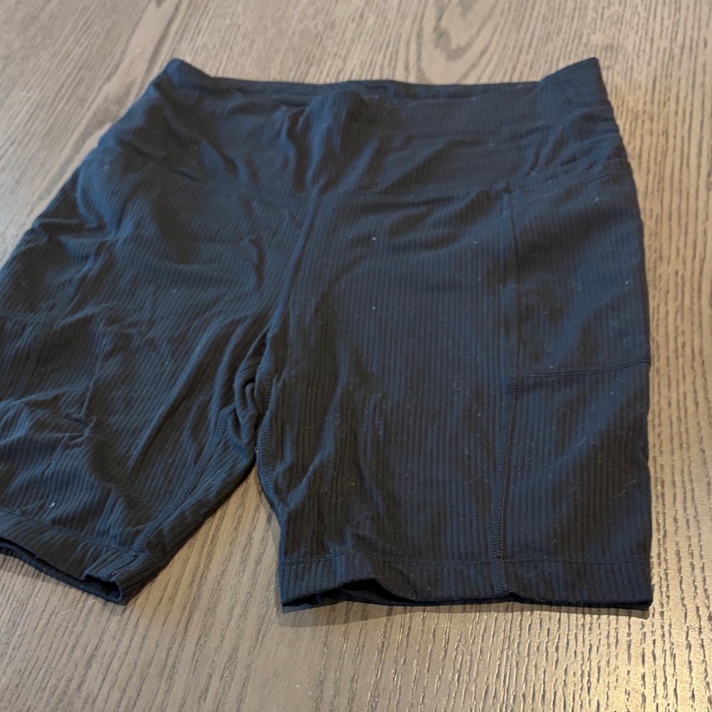 Mondetta Black Ribbed Athletic Shorts with Side Pocket